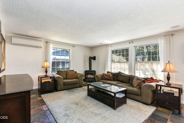 20341 Shahala Court, Bend, OR 97702