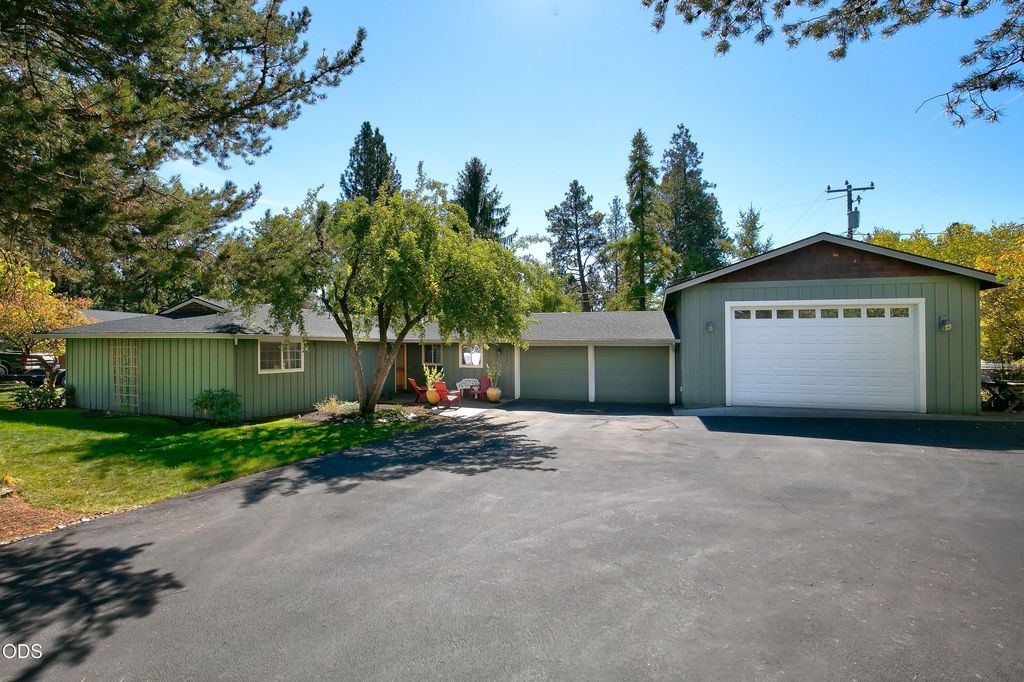 20341 Shahala Court, Bend, OR 97702