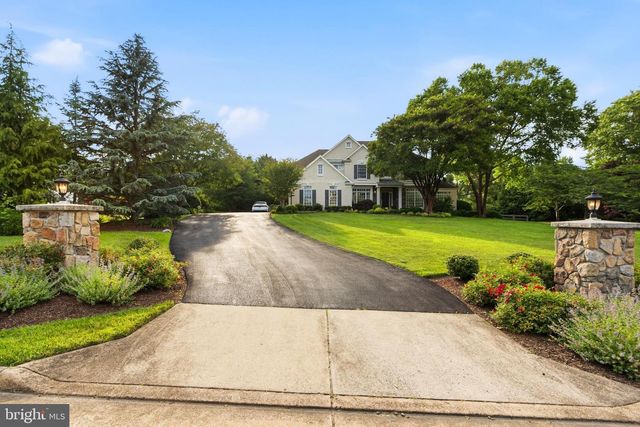 8206 GREENTREE MANOR LN, Fairfax Station, VA 22039