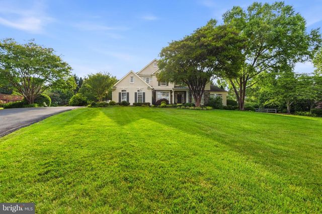 8206 GREENTREE MANOR LN, Fairfax Station, VA 22039