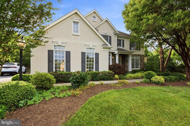 8206 GREENTREE MANOR LN, Fairfax Station, VA 22039