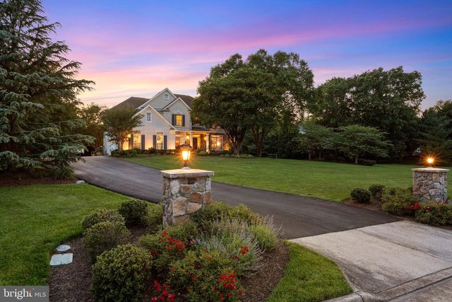 8206 GREENTREE MANOR LN, Fairfax Station, VA 22039