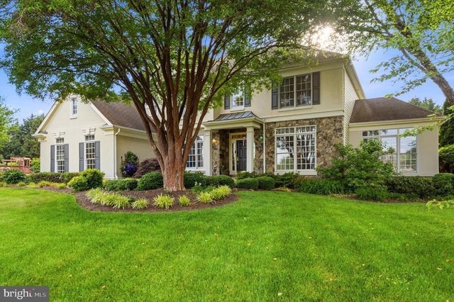 8206 GREENTREE MANOR LN, Fairfax Station, VA 22039