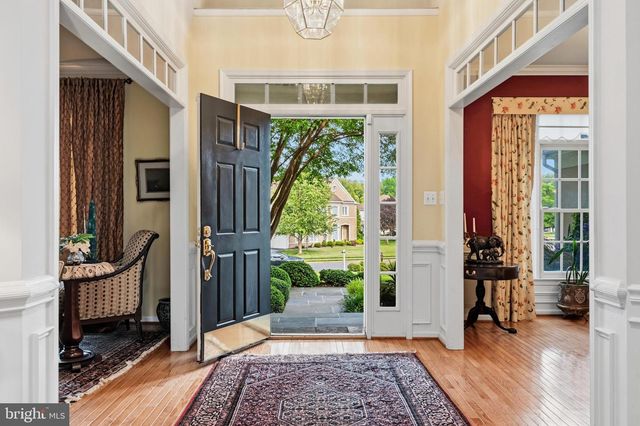 8206 GREENTREE MANOR LN, Fairfax Station, VA 22039