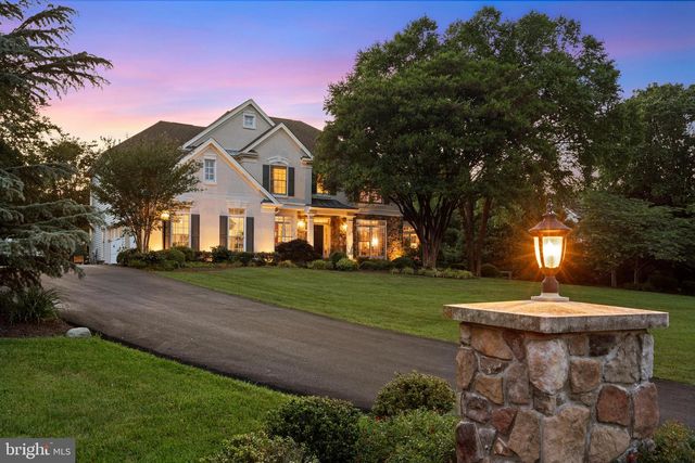 8206 GREENTREE MANOR LN, Fairfax Station, VA 22039