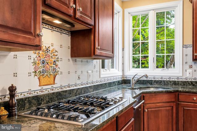 8206 GREENTREE MANOR LN, Fairfax Station, VA 22039
