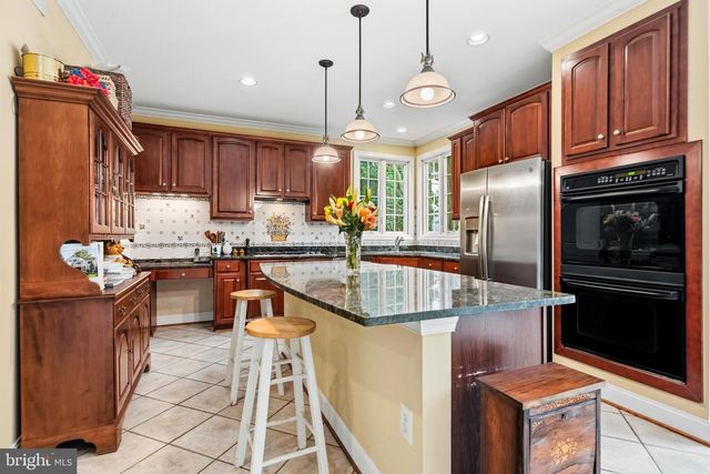 8206 GREENTREE MANOR LN, Fairfax Station, VA 22039