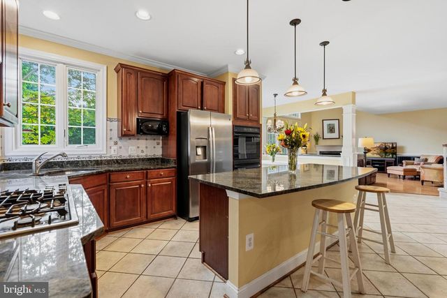 8206 GREENTREE MANOR LN, Fairfax Station, VA 22039