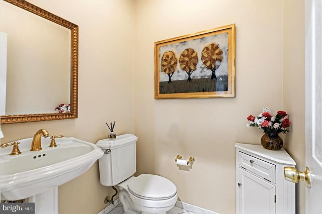 8206 GREENTREE MANOR LN, Fairfax Station, VA 22039