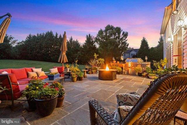 8206 GREENTREE MANOR LN, Fairfax Station, VA 22039