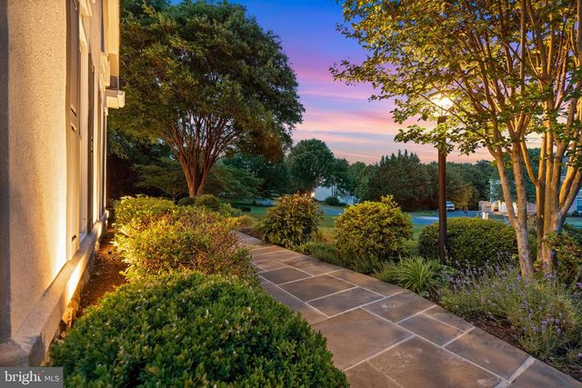 8206 GREENTREE MANOR LN, Fairfax Station, VA 22039