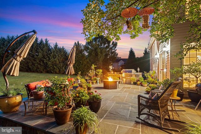 8206 GREENTREE MANOR LN, Fairfax Station, VA 22039