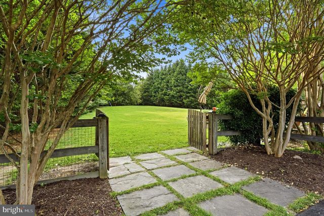 8206 GREENTREE MANOR LN, Fairfax Station, VA 22039