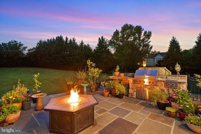 8206 GREENTREE MANOR LN, Fairfax Station, VA 22039