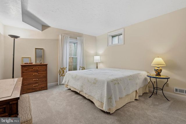 8206 GREENTREE MANOR LN, Fairfax Station, VA 22039