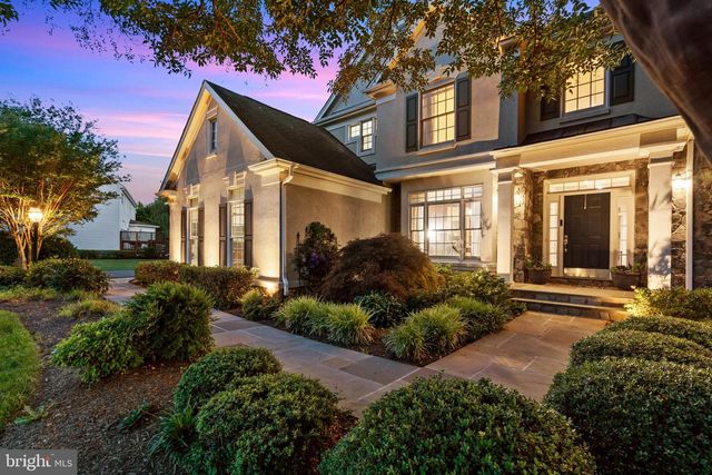 8206 GREENTREE MANOR LN, Fairfax Station, VA 22039