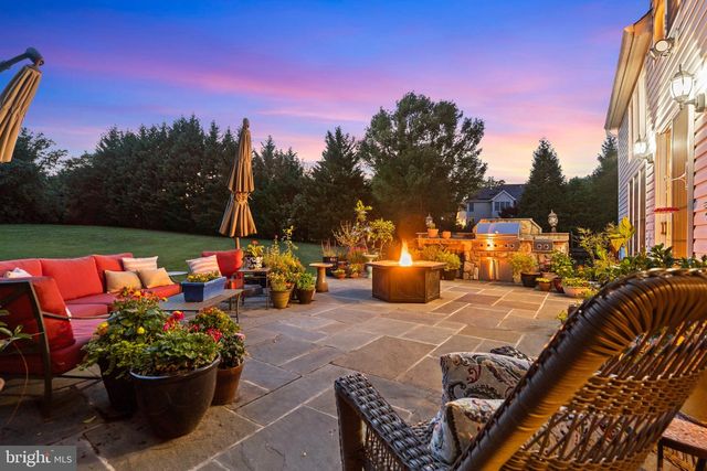 8206 GREENTREE MANOR LN, Fairfax Station, VA 22039