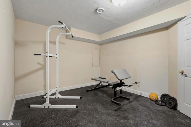 8206 GREENTREE MANOR LN, Fairfax Station, VA 22039