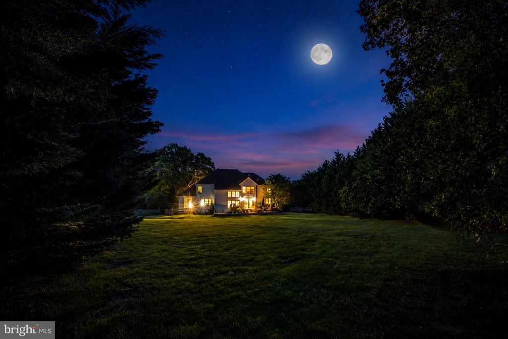 8206 GREENTREE MANOR LN, Fairfax Station, VA 22039