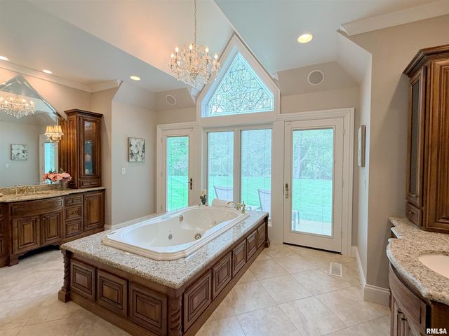 41 OAK RIDGE Point, Morton, IL 61550