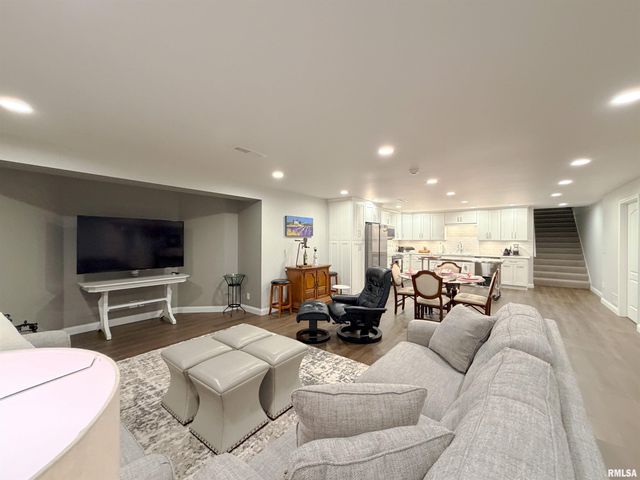 41 OAK RIDGE Point, Morton, IL 61550