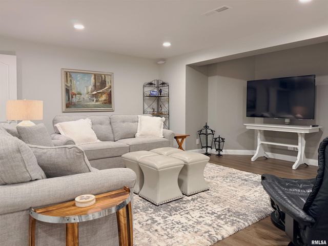 41 OAK RIDGE Point, Morton, IL 61550