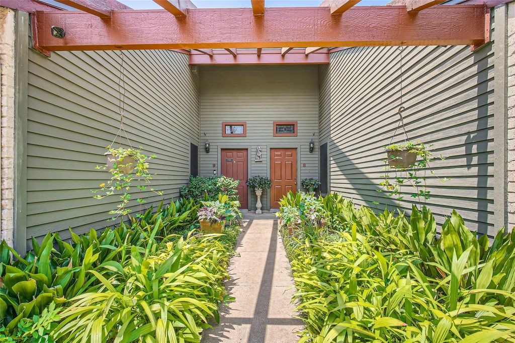 3815 Menchaca RD 9, Austin, TX 78704
