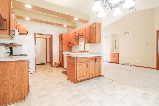 513 Woodland DRIVE, Jefferson, WI 53549