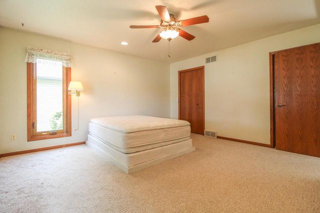 513 Woodland DRIVE, Jefferson, WI 53549
