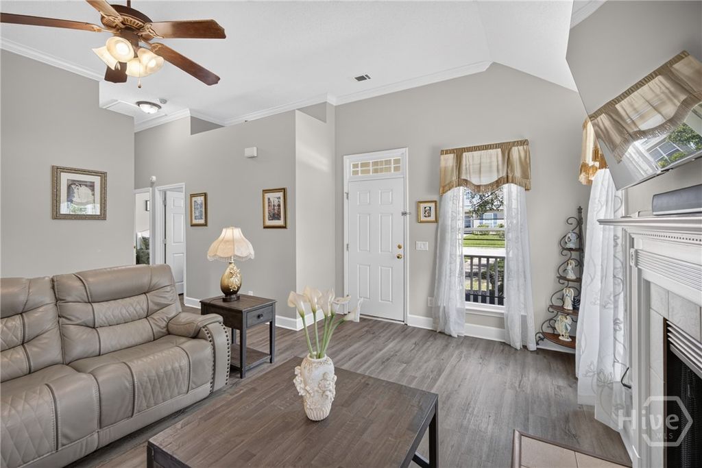 Image 10 of property listing at Address unavailable.