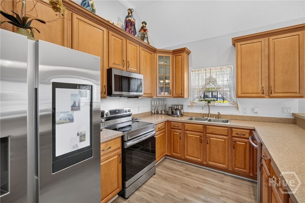 Image 12 of property listing at Address unavailable.