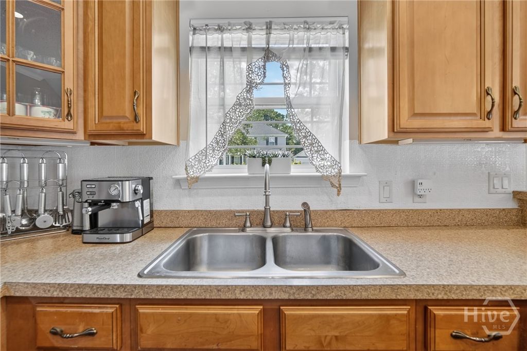 Image 13 of property listing at Address unavailable.