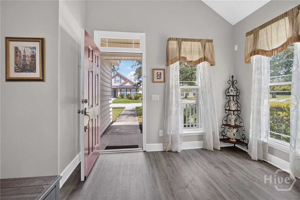 Image 6 of property listing at Address unavailable.