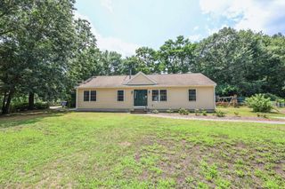 22 Cove Street, Goffstown, NH 03045