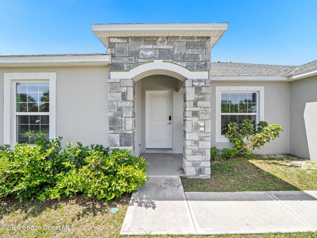 566 Forrest Hills Street SW, Palm Bay, FL 32908