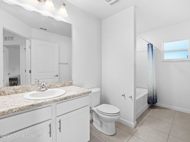 566 Forrest Hills Street SW, Palm Bay, FL 32908