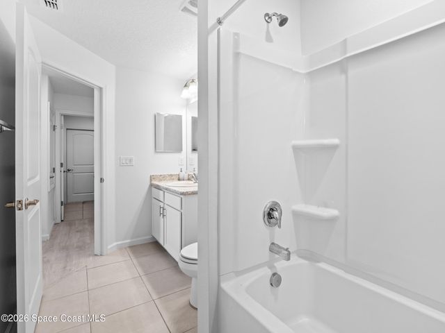 566 Forrest Hills Street SW, Palm Bay, FL 32908