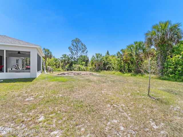 566 Forrest Hills Street SW, Palm Bay, FL 32908