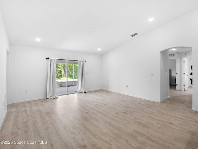 566 Forrest Hills Street SW, Palm Bay, FL 32908