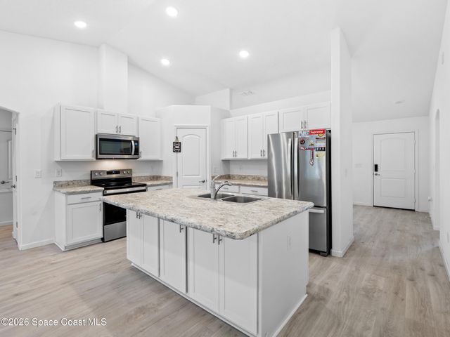566 Forrest Hills Street SW, Palm Bay, FL 32908