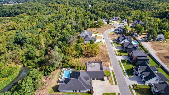 204 SW Autumn Hills Road, Bentonville, AR 72712