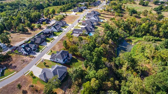 204 SW Autumn Hills Road, Bentonville, AR 72712