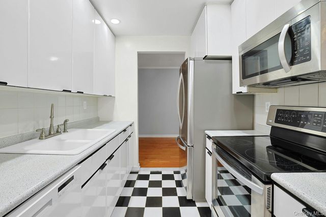 555 Central Park Avenue 125, Scarsdale, NY 10583