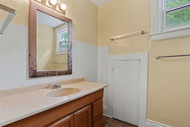 1236 Jefferson Avenue, Kalamazoo, MI 49006