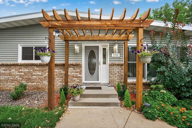 2720 Silver Fox Road, White Bear Lake, MN 55110
