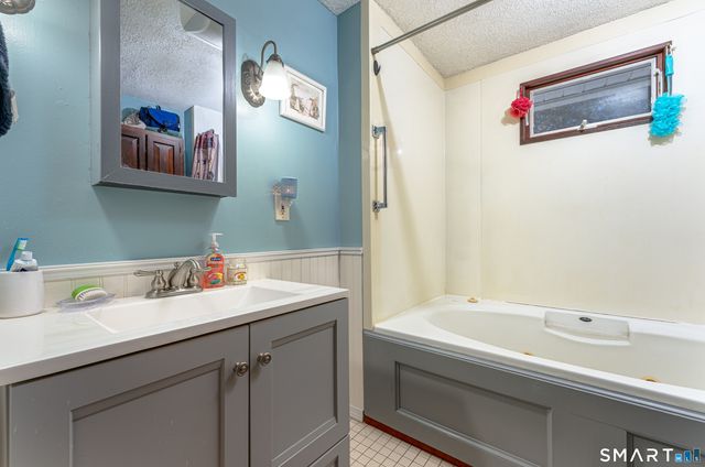 79 Roosevelt Boulevard, Enfield, CT 06082