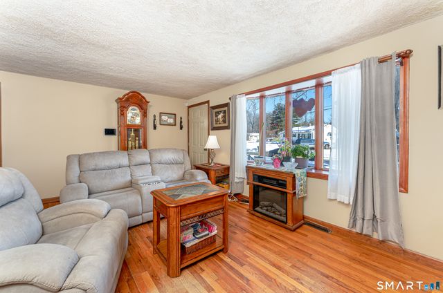 79 Roosevelt Boulevard, Enfield, CT 06082