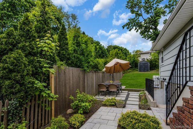 10 Minetta Court, Huntington, NY 11743