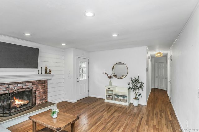 10 Minetta Court, Huntington, NY 11743