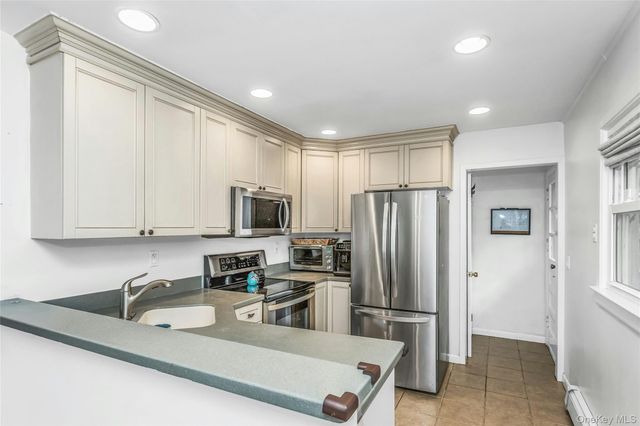 10 Minetta Court, Huntington, NY 11743